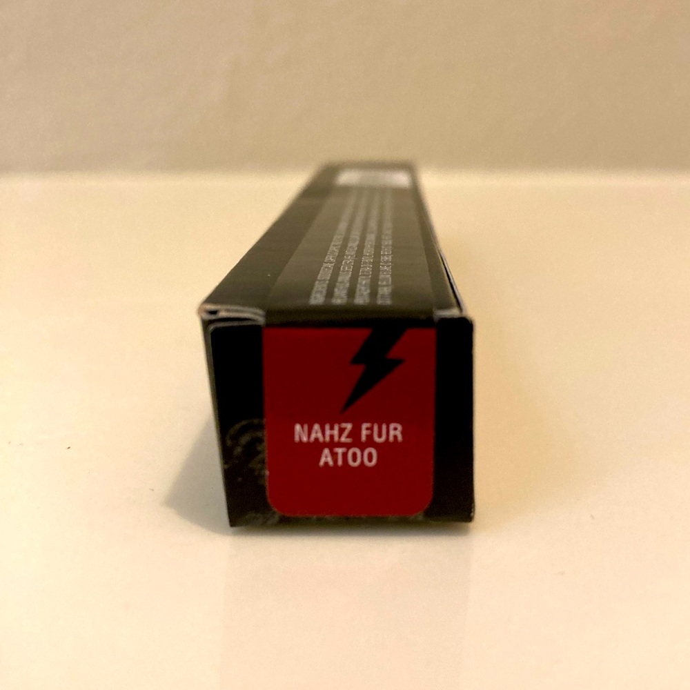 Kat Von D Everlasting Liquid Lipstick in Nahz Fur Atoo